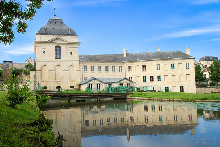 pavillon reflet ciel bleu